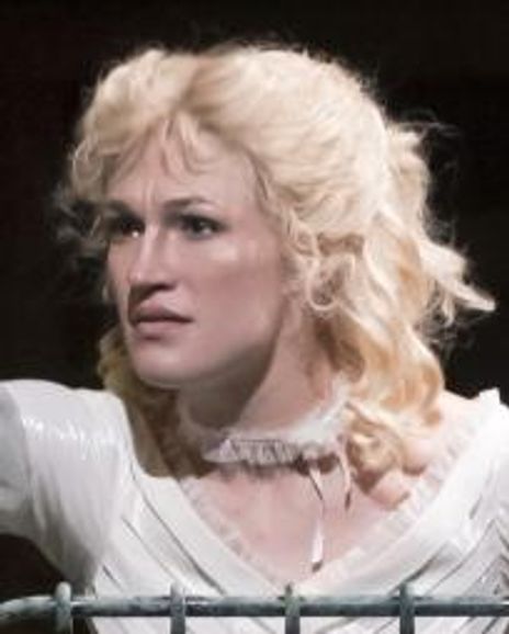 Elizabeth Hawkins Headshot