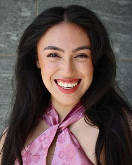 Johnisa Breault Headshot