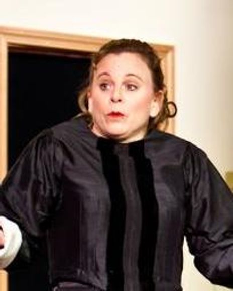 Laura Gilbert Headshot