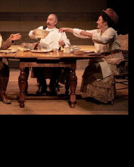 Traci Hovel Headshot