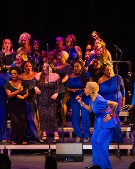 Avis Graves Headshot