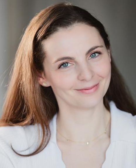 Georgina Bates Headshot