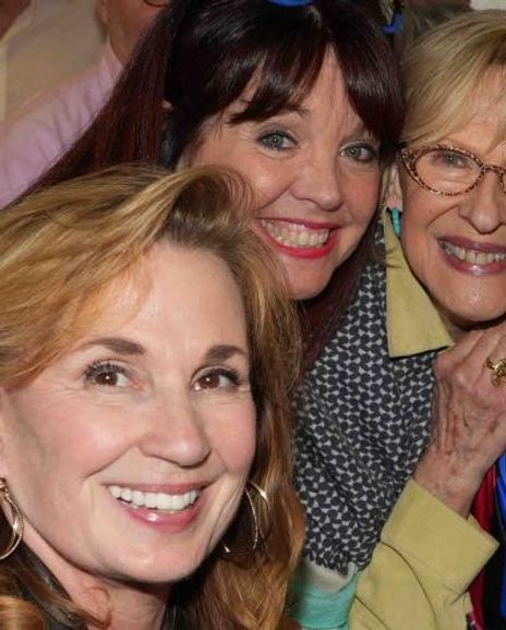 Debbie Damp Headshot