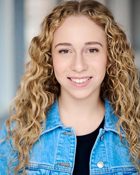 Lindsey Schlosser Headshot