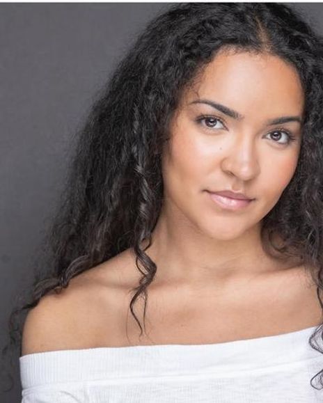 Chloë Cheers Headshot