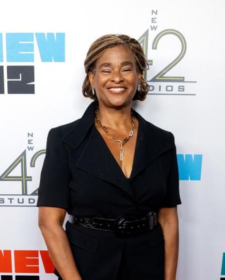 Robyn Coles Headshot