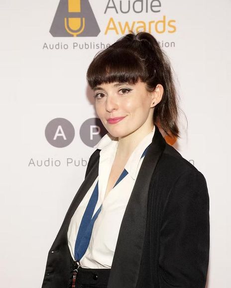 Helen Laser Headshot