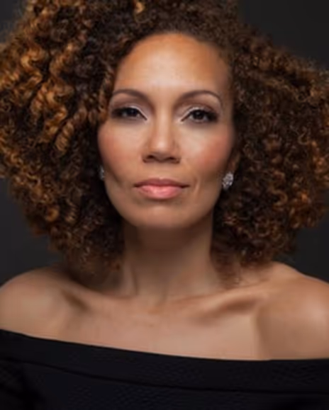 Cassondra James Headshot