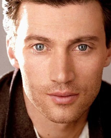 Bryce Pinkham Headshot