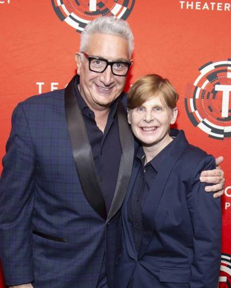 Leigh Fondakowski Headshot