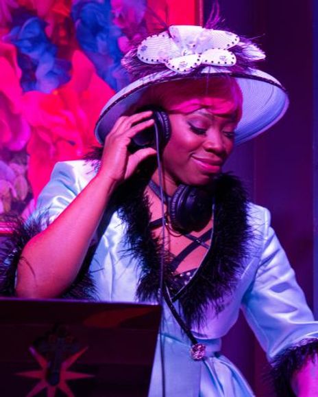 DJ Ari Grooves Headshot