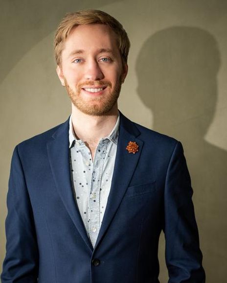 Alexander Ronneburg Headshot