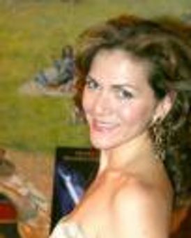 Ivy Vahanian Headshot