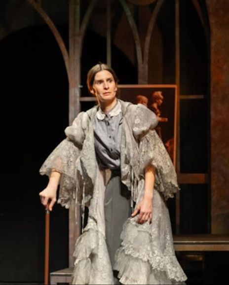 Angie Janas Headshot