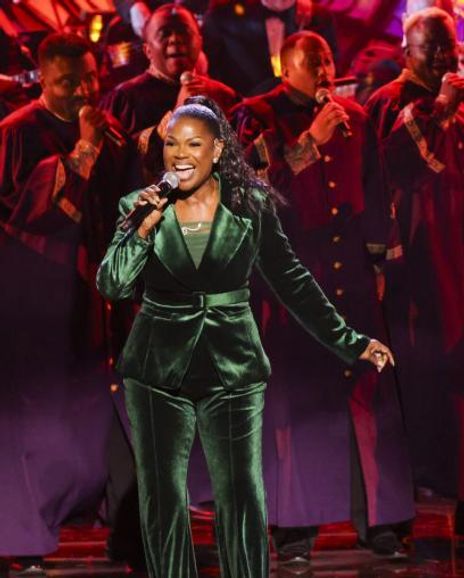 Debbie Winans Headshot