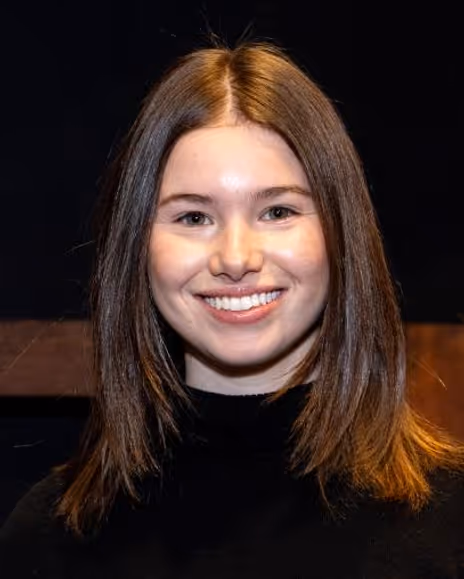 Anna Mirodin Headshot