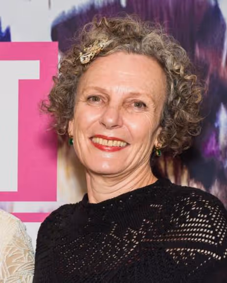 Hilary Bell Headshot