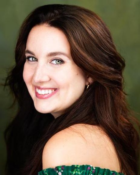 Hannah Daly Headshot