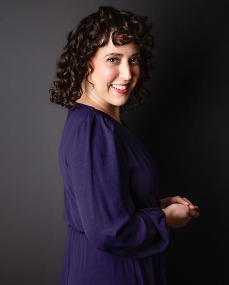 Amy Maude Helfer Headshot