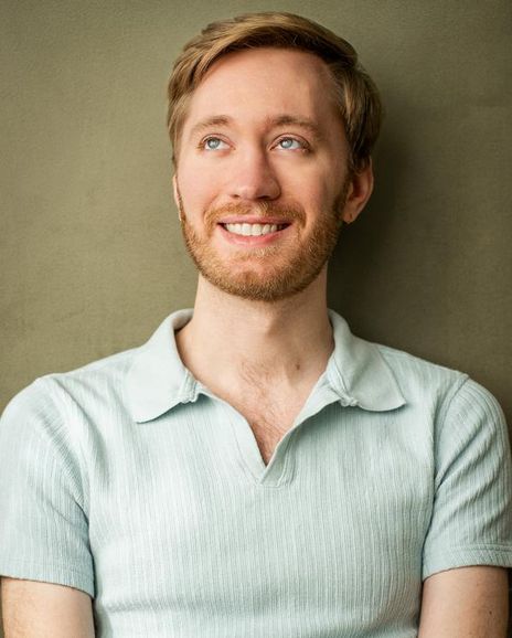 Alexander Ronneburg Headshot