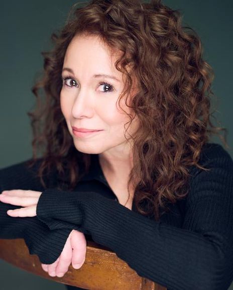 Niki Zahava Headshot