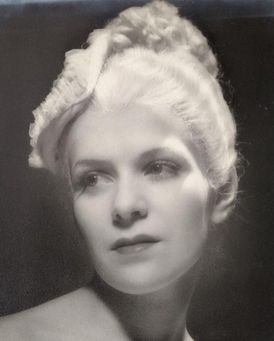 Kirsten Valbor Headshot