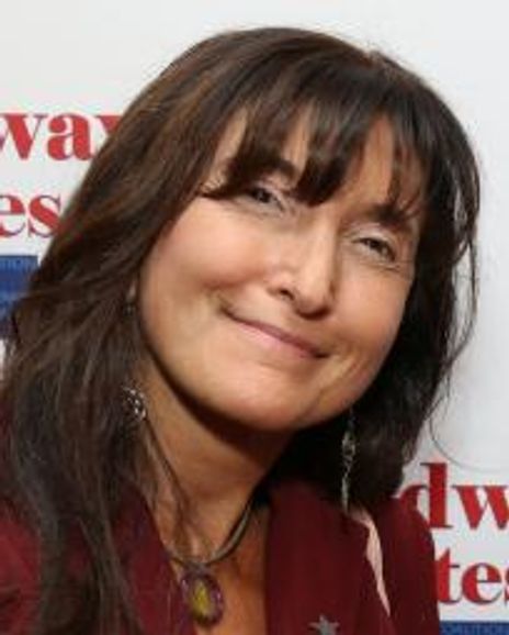 Laura Oatts Headshot