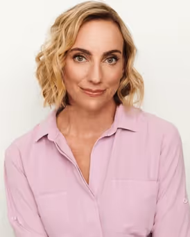 Laura Shoop Headshot