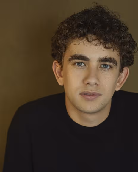 Miguel Gil Headshot