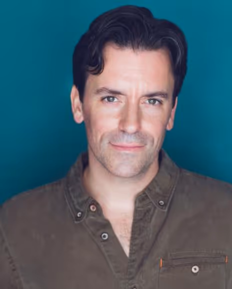 Clyde Alves Headshot