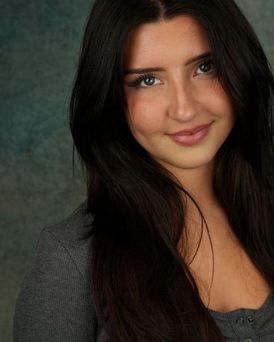 Isabelle Burnham Headshot