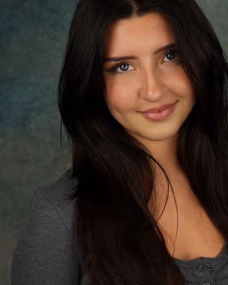 Isabelle Burnham Headshot