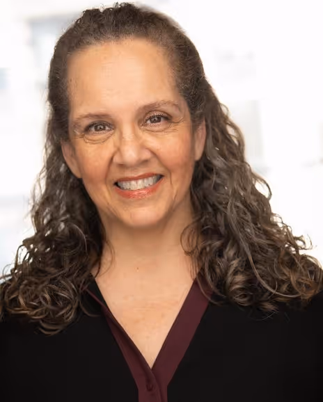 Lisa Dennett Headshot