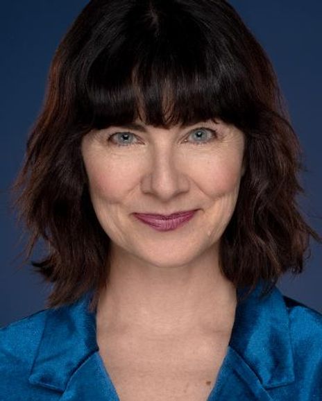 Julie Lyn Barber Headshot