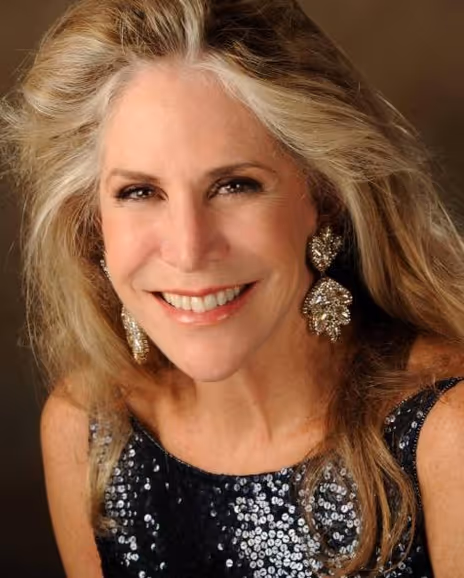 Risa Finkel Headshot