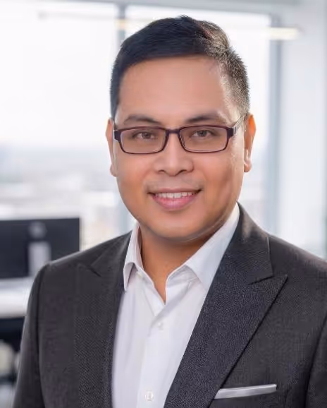 Oliver Oliveros Headshot