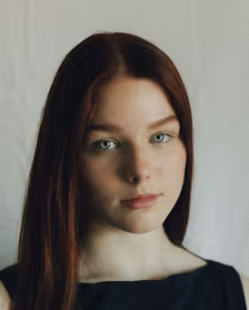Rue Brown Headshot