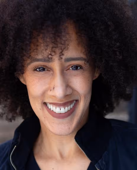 Erinn Holmes Headshot