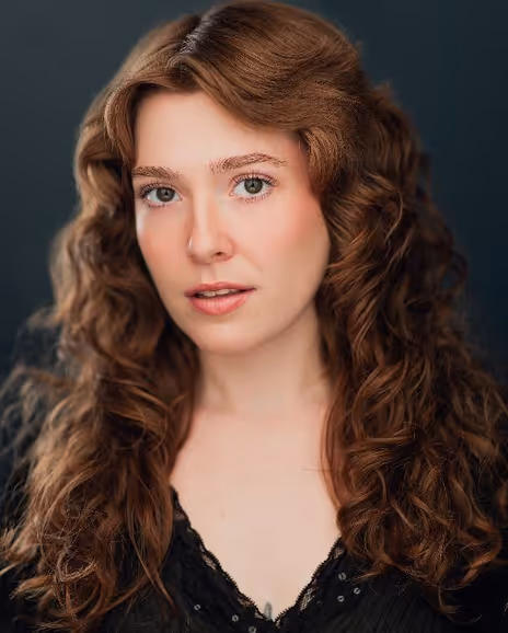 Zoe Dean Headshot