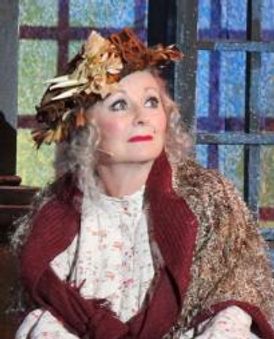 Laura Ackermann Headshot