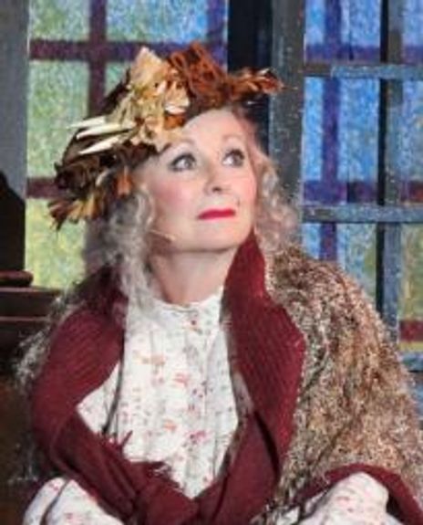 Laura Ackermann Headshot