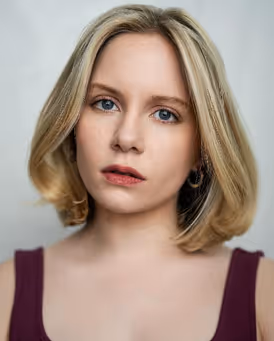 Elizabeth Teeter Headshot