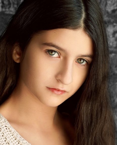 Ellivia Gold Headshot