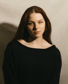 Rue Brown Headshot