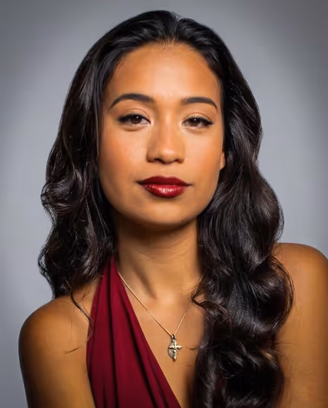 Stephanie Zaharis Headshot