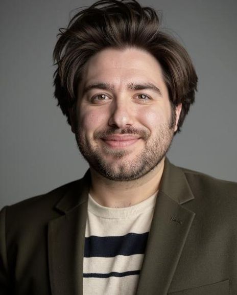 Tommy Malek Headshot