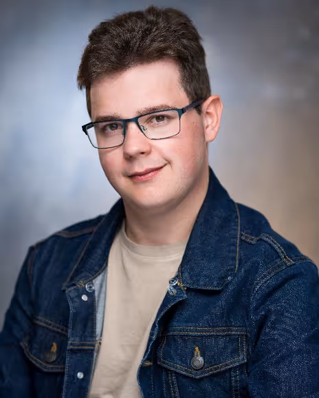 Alexander Hogg Headshot