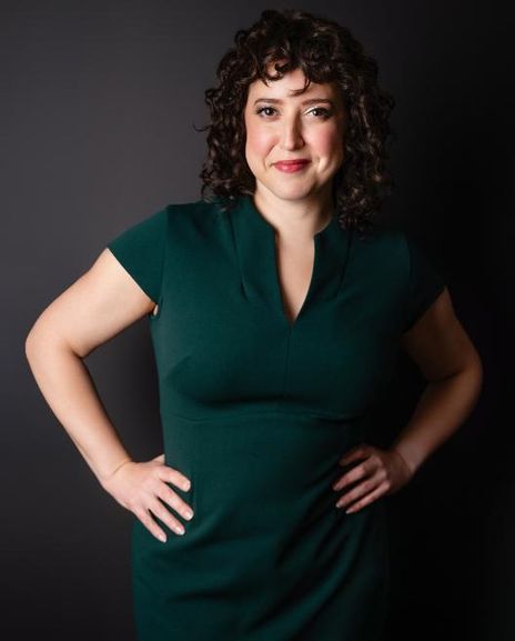 Amy Maude Helfer Headshot