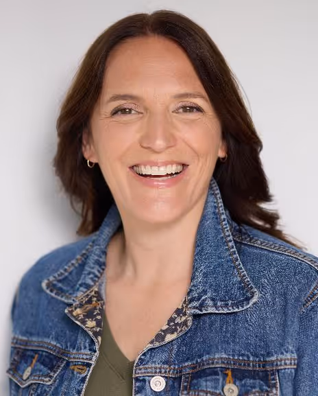 Janelle Sonnenburg Headshot