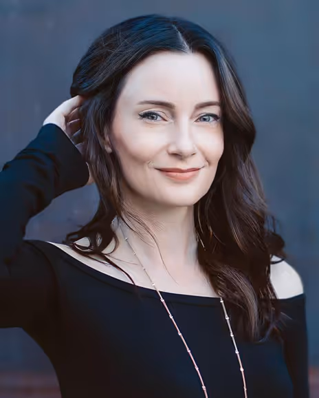 Casey McKinnon Headshot